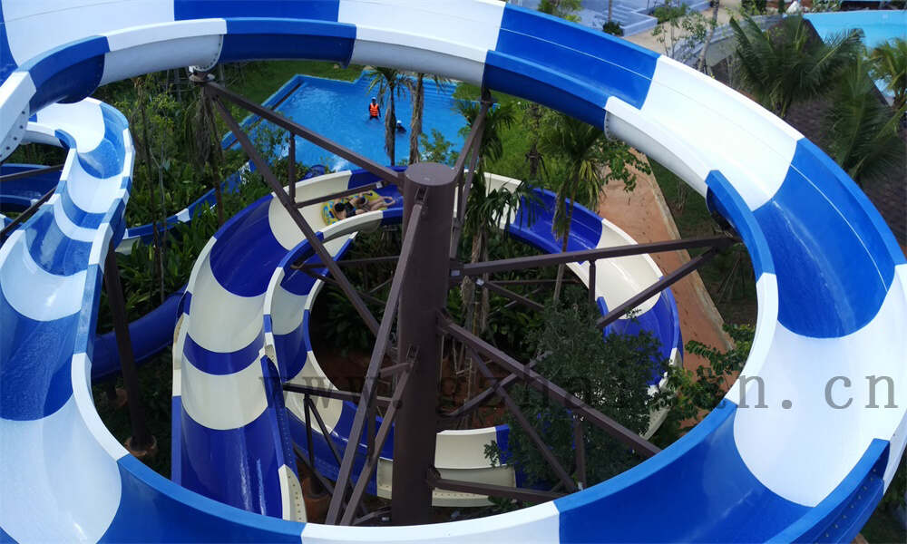 水上乐园欢乐无限，畅享清凉一夏