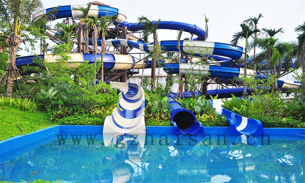 选择水上游乐设施厂家应关注哪些方面?